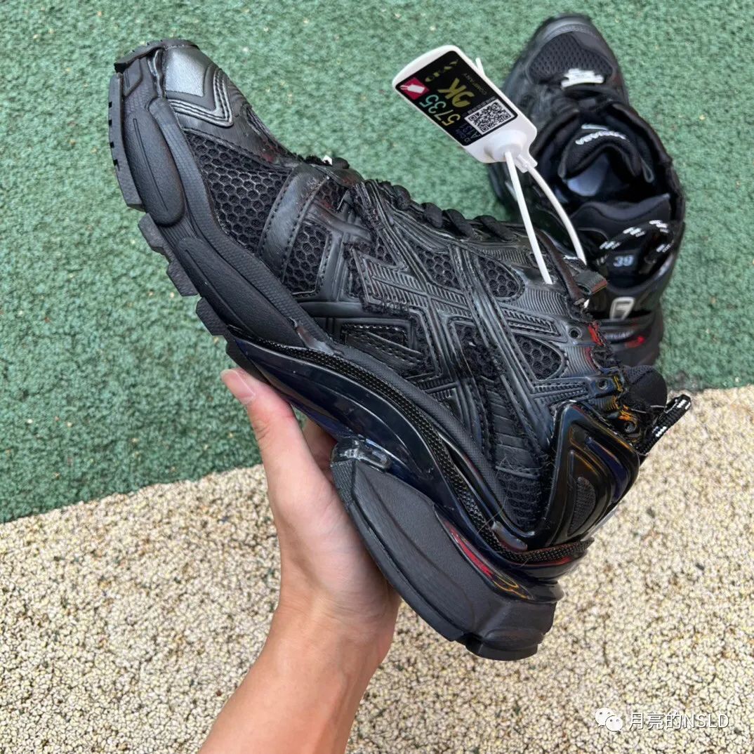 难舍离断 巴黎世家与kith联名的runner复古跑鞋是爆款还是丑笨的抄袭 都说像亚瑟士!!!