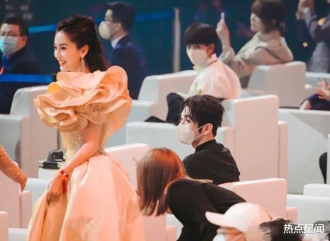 黄晓明|黄晓明深夜脸贴脸拥抱美女，毫不避嫌，被指已和Baby离婚