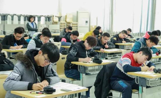 大学生|高校不允许大一新生报英语四级？就算被“区别对待”，也表示理解