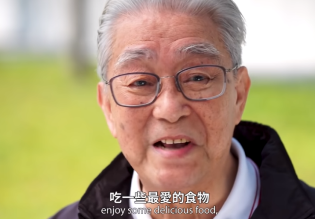 周聪|霍启刚拜访影坛老前辈，90岁周聪白发苍苍，两次手术后罕见露面