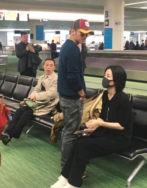 王菲|李亚鹏酒后失言，爆王菲三胎背后的隐情，谢霆锋修改遗嘱财产分给妻儿