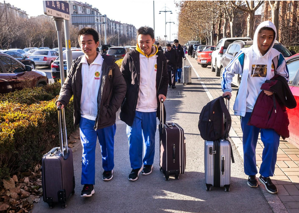 哑铃妈妈|高中生住校和走读有何区别？这些差距很明显，家长要提前了解下