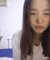 “出差在外，让儿子拍一张媳妇照片，都12点了还不起床”
