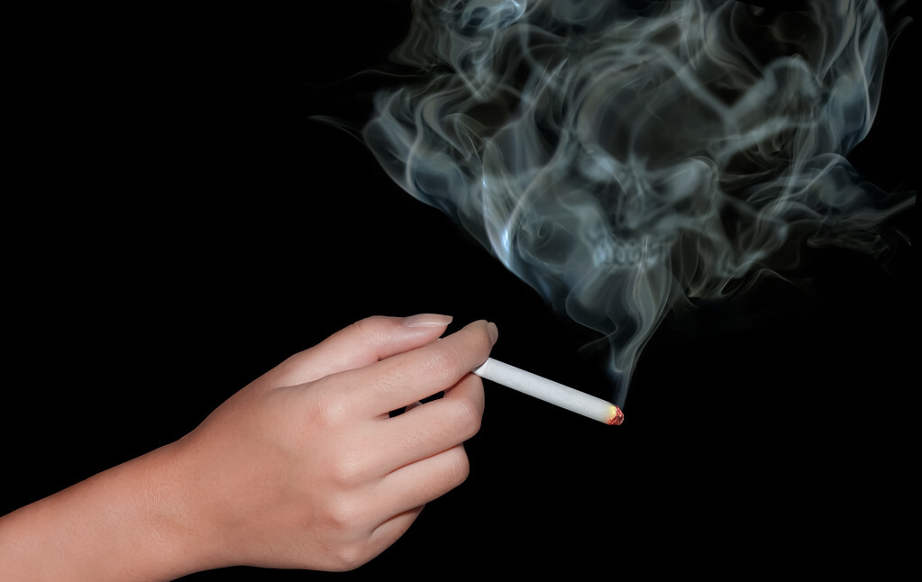 用户_胡洋 脚趾头发黑坏死差点截肢，以为是糖尿病，结果是吸烟惹的祸