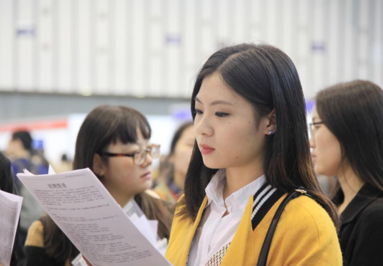 银行|银行工作光鲜亮丽,为何招聘门槛逐渐变低?听听过来人怎么说