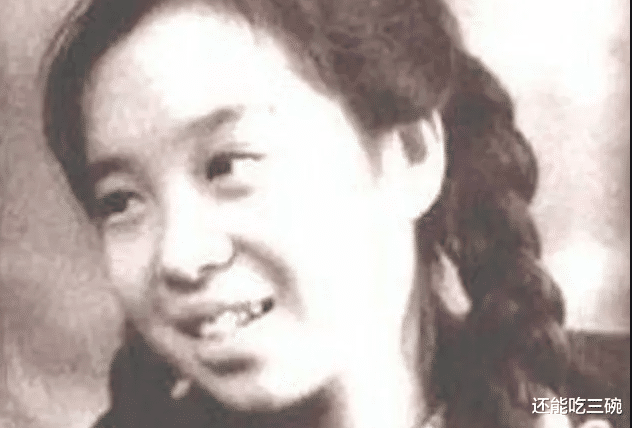 容嬷嬷|“容嬷嬷”年轻时是校花？本以为开玩笑，看到26岁的照片：心动了