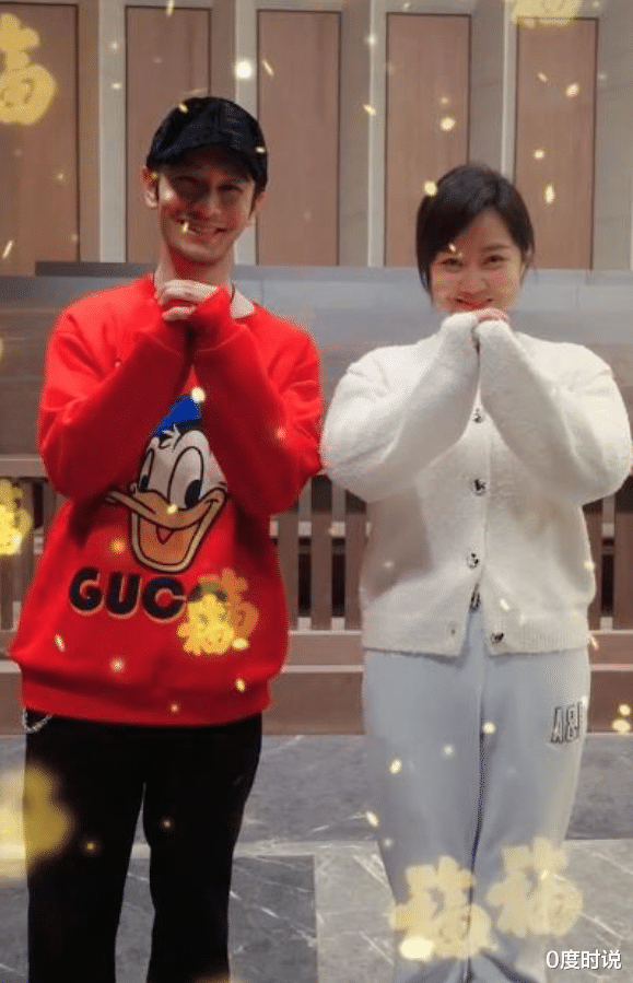 黄晓明|44岁黄晓明瘦脱相！1米79瘦到撑不起卫衣，还以为是菜市场大爷