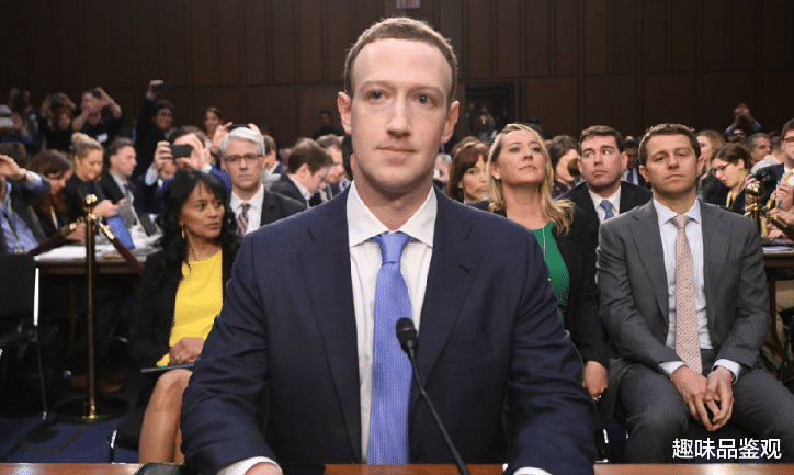 马克·扎克伯格 前世界首富扎克伯格，机械式喝水，面部僵硬，被传不是人类？