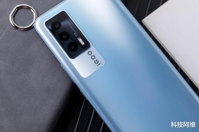 iqoo neo|发布两个月下跌300元,骁龙870+66W闪充,512GB顶配旗舰重回低价