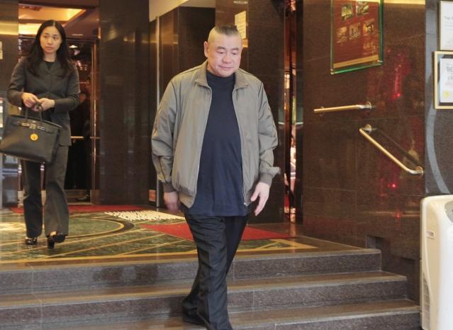 鐵血播報 香港富豪財大氣粗，妻子生下第三胎，毫不猶豫送出24套房子