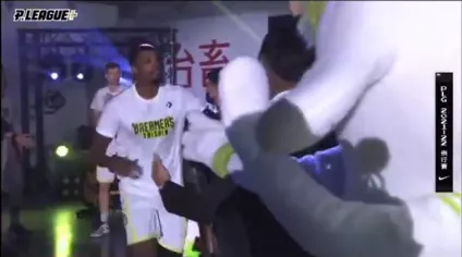 本内特|重磅！NBA榜眼来中国打球！19队都笑了！他和本内特一样菜