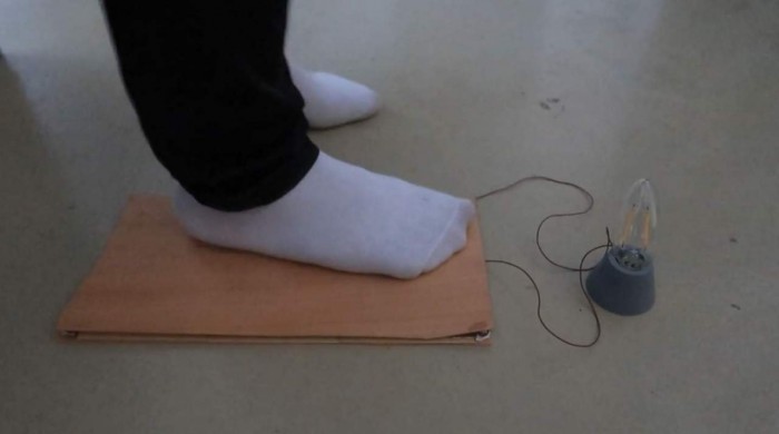 纳米|研究人员创造了一种能发电的木质地板