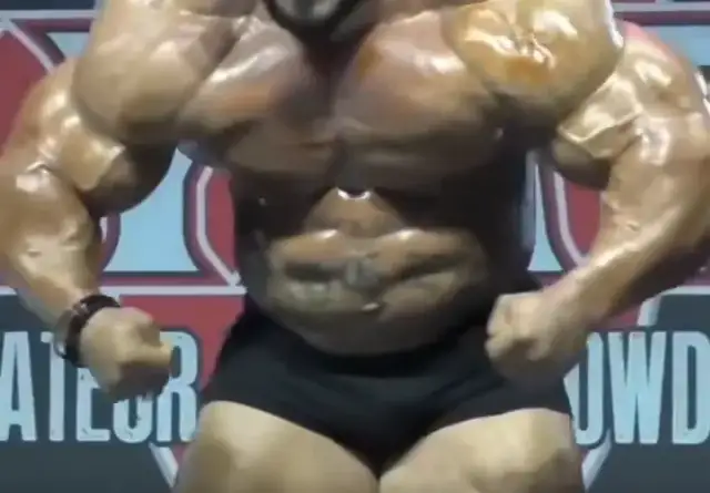 健身|肌肉小伙参加健美比赛遭热议，网友：太丑了，这肚子就离谱！