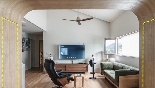 收纳不靠打柜子,门洞垭口各掏一个壁龛,打开是藏书阁、是零食柜