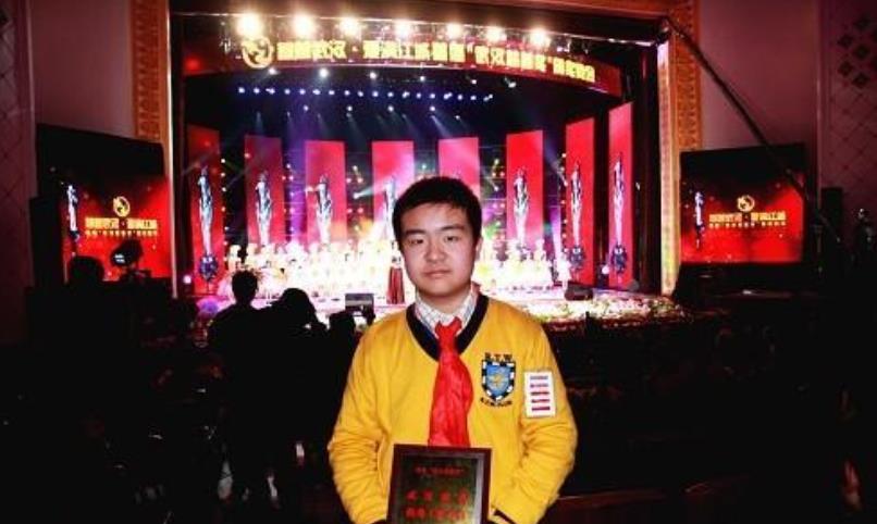 武汉大学|当年红遍网络的“五道杠少年”，现在却泯然众人，成现实版方仲永