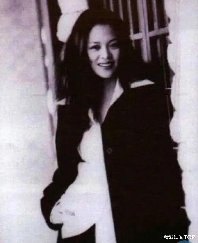 2000年，筠子對母親說“高曉松把我賣瞭”，隨後穿紅衣在婚房自殺-圖2