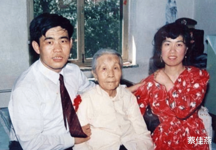 香河老人去世29年肉身不腐,身体光滑如打蜡,银白头发保存完好