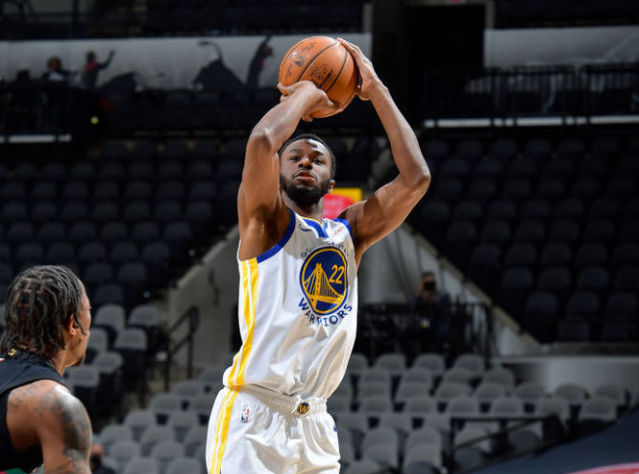 斯蒂芬·庫里|三大首發(fā)挖坑，庫里一個人填！萌神32+4+2，勇士大勝馬刺終結(jié)連敗