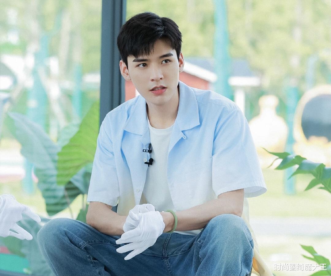 时尚圈绮魔大王|张哲瀚刚凉,龚俊就被送《道德经》,为了蹭热度太损了