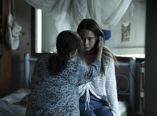 穿衣搭配|电影《灵媒》今年最恐怖的电影之一，网友: “都被吓哭了”