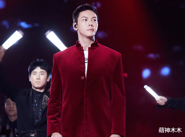 杨幂|跨年夜现场太热闹:龚俊把信带偏,杨紫被嘲脸僵,杨幂隔空献吻