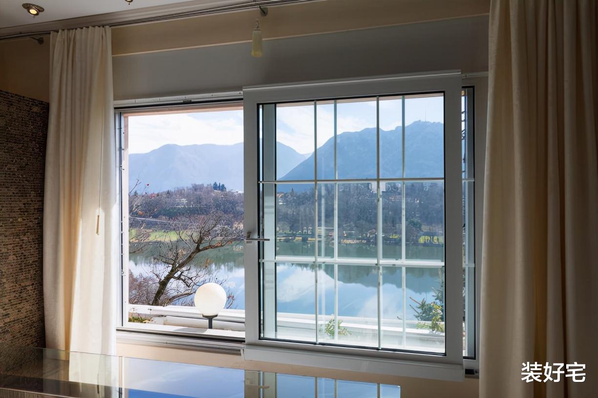 丢掉阳台推拉门之后,客厅瞬间就变得好高级!后悔没早知道