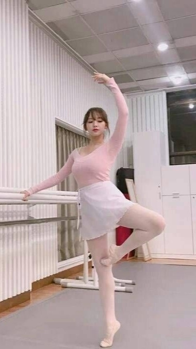 程潇|程潇壁纸（1）：剧本有毒干嘛嘲演员 欣赏姐姐的美貌不香吗