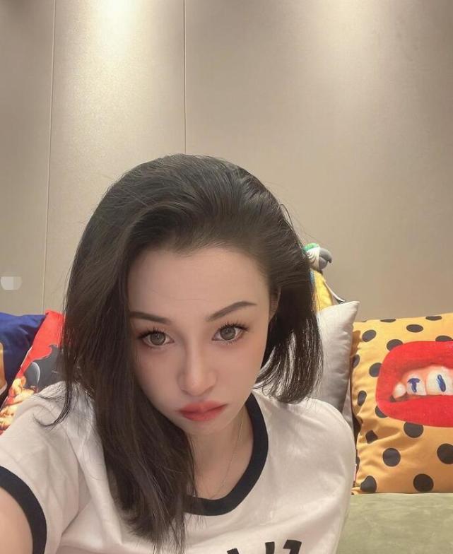 陈昱霖|吴秀波前任现状，陈昱霖穿貂秀美照定居国外，豪宅内景曝光