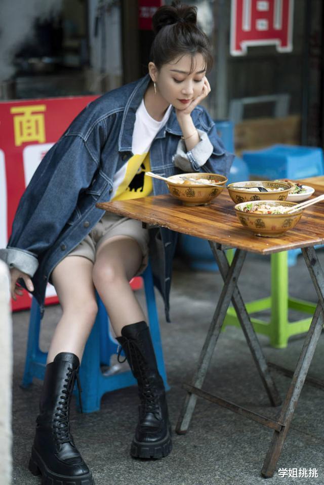 穿衣搭配|殷桃越来越年轻了，空气刘海搭配高马尾，穿牛仔衣好似女大学生