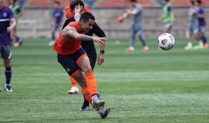 泰山队|1-0!热身赛首胜,泰山队残阵新星进球,费莱尼当队长,外援难回归