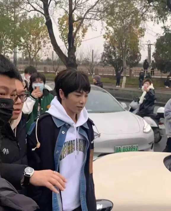 陈松勇|谢霆锋华晨宇录制综艺:真实身高意外暴露,网友:目测都不过1米7