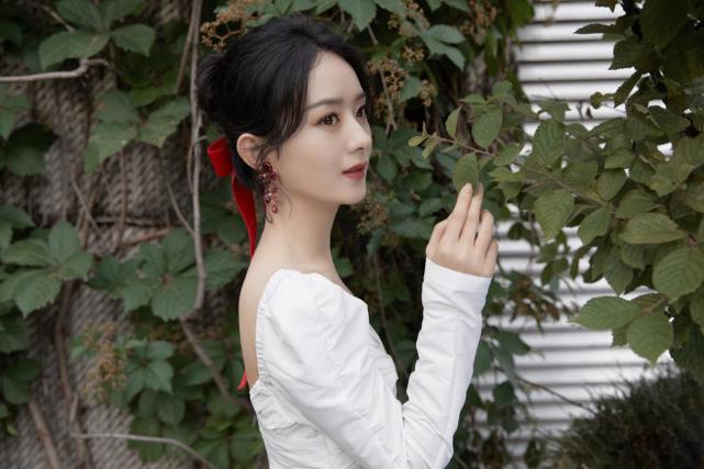 全球时尚风行|赶紧get赵丽颖穿搭风格!从圆土小妞秒变时尚女王,关键还衬气质