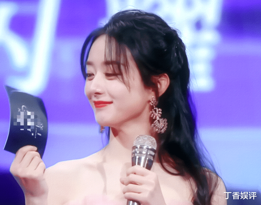 赵丽颖|赵丽颖离婚后首直播，高清镜头直接怼脸拍，33岁模样让人不敢信