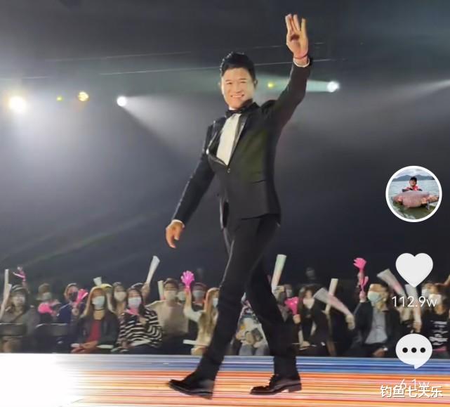 秋分|钓鱼界的“天花板”，更像娱乐界的明星！钓王邓刚的成功绝非偶然