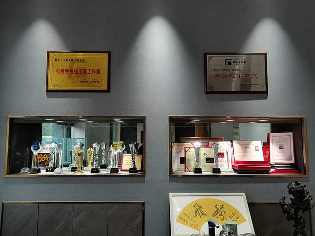 玉雕|等待千年的爱恋，是那最深情的守候—青年青花玉雕师王震作品欣赏