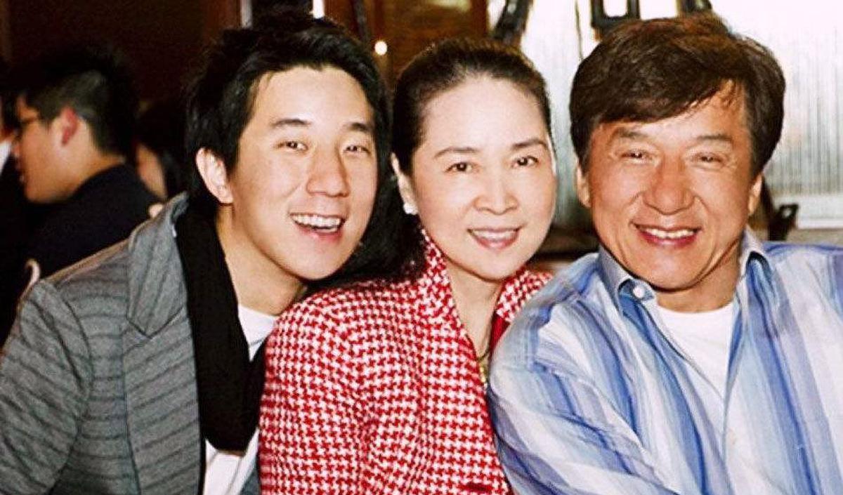 霍思燕|1982年，林凤娇偷偷跑到美国为成龙生下儿子，她比你想象的更能忍