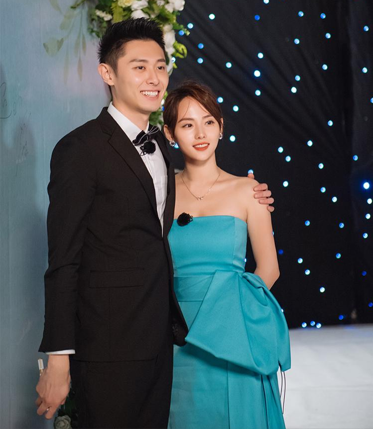 张嘉倪|出道即巅峰,和男友同居7年遭弃后嫁富二代,3年抱俩,人生赢家