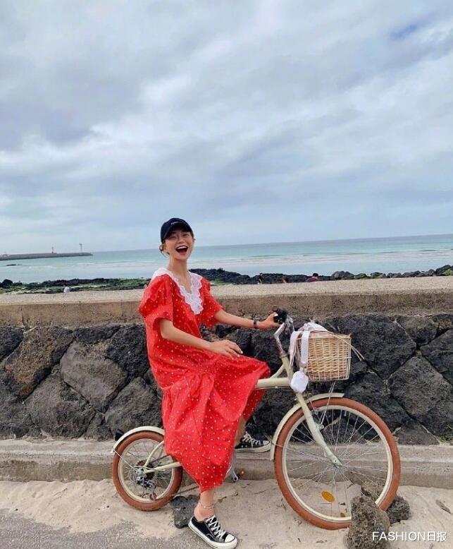 FASHION日报|时尚博主Vivamoon轻松解锁甜少女风 适合小个子的甜美穿搭