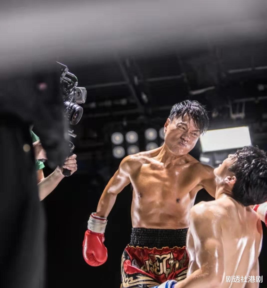 黎耀祥|遭网友吐槽不会带货！57岁TVB三届视帝初体验直播，全程都在状态外