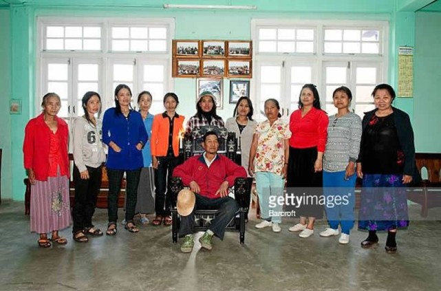 胡思乱想是我的作风 娶了39个老婆,印度建筑工实行一夫多妻制,他如何保证雨露均沾?