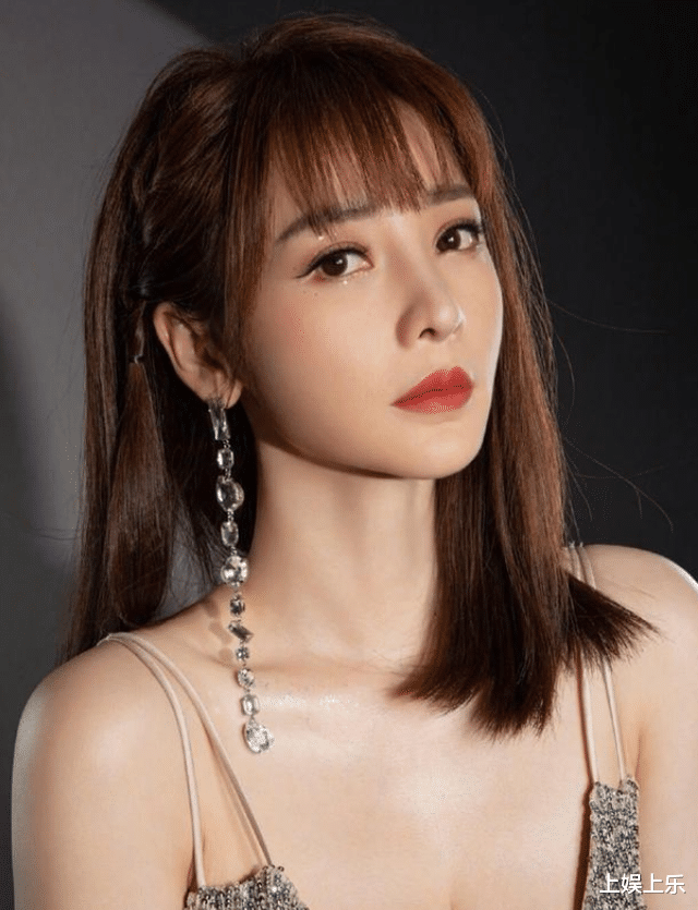 柳岩|41岁的柳岩为何没人敢娶？看到她做深蹲，网友调侃：没资格追啊