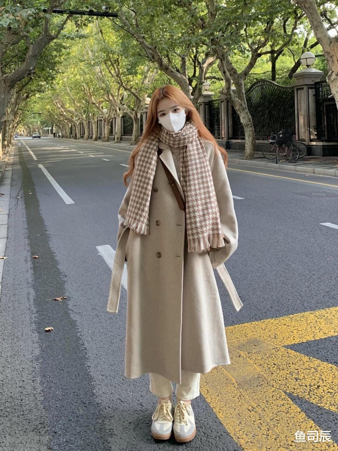 鱼司辰 秋冬季节不知道穿什么？一件毛呢大衣全搞定，让你美出新高度