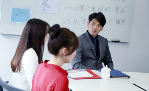 中小学|不顾一切做公司的哈巴狗，对主管各种谄媚，最后自己却被开除