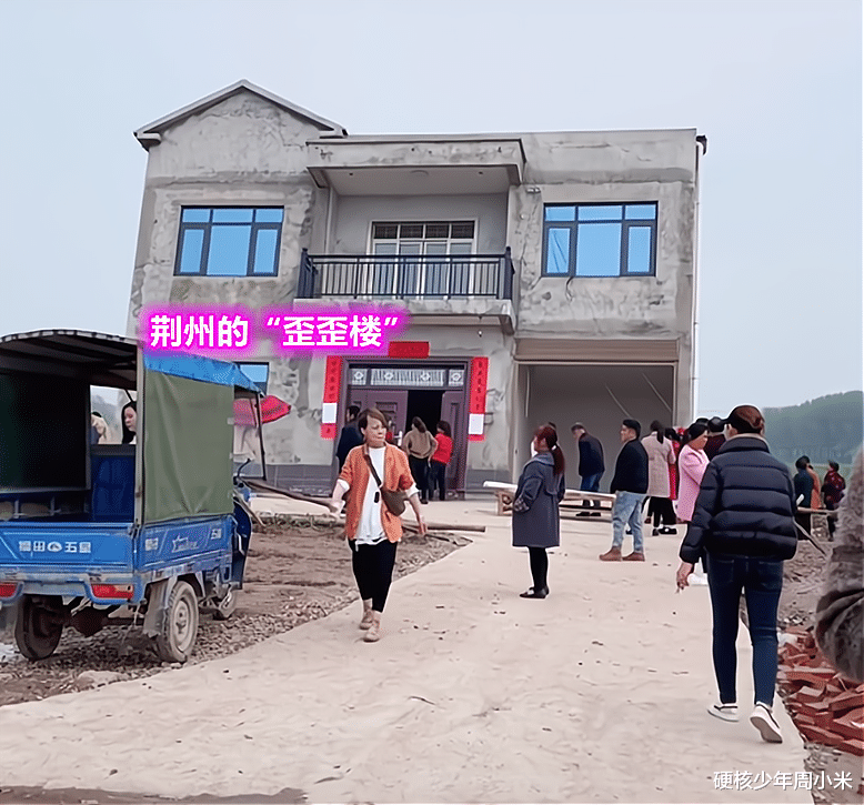 硬核少年周小米 湖北荆州“歪歪楼”后续:网红们相续离开,房屋前只剩几个卖货的