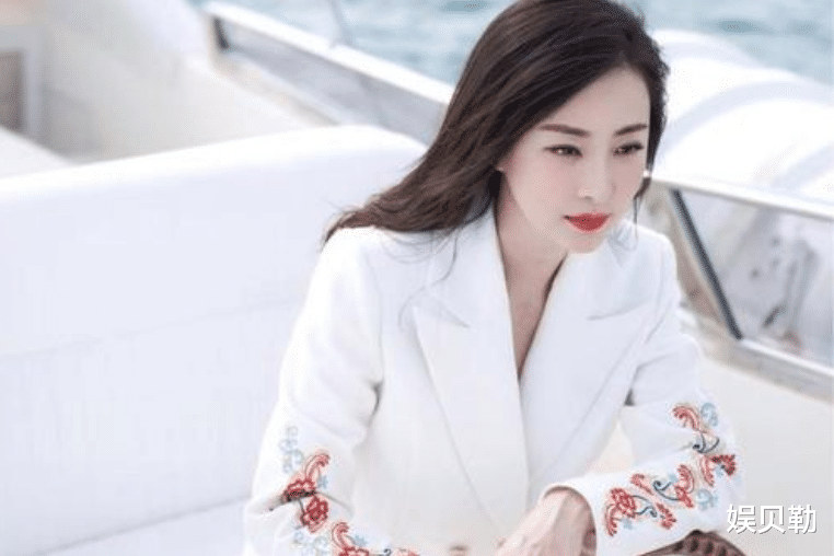 吴京|昔日童年女神，如今演妈妈上瘾，两次与胡一天成“母子”！