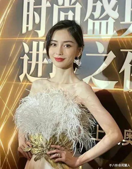 金晨|红毯上的7位“大头娃娃”，肩窄腰细筷子腿，瘦得过分真不好看