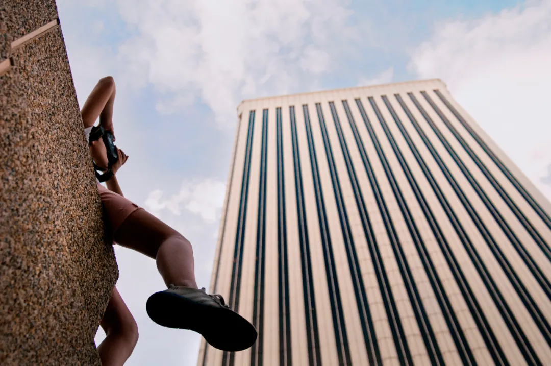 你好吴所畏 成都49中坠亡案刚结束，湖北又一女生跳楼：他们为什么都想不开？