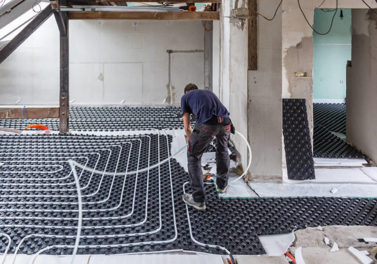 长了这么大，头一次见把地暖装墙上！工人却说好处多？太奇葩了