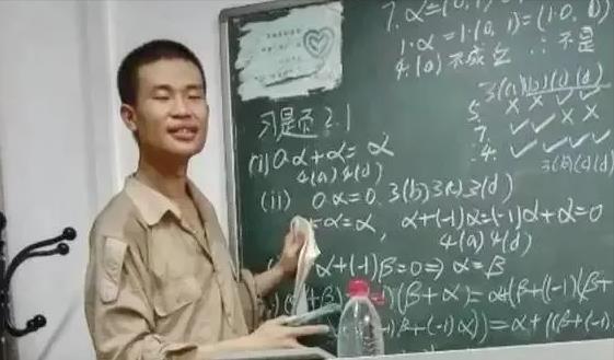 韦东奕|左手馒头右手水，成功出圈走红的他，又被嘲讽买不起房？