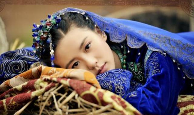 刘诗诗|刘诗诗说上学时无人敢追,昔日毕业照流出,网友:是我我也不敢追